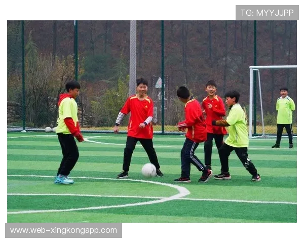 足球公益项目推进，社区体育设施普及化