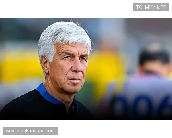 场边瞬间:亚特兰大主帅加斯佩里尼因抗议判罚吃到黄牌 场边瞬间:亚特兰大主帅加斯佩里尼因抗议判罚吃到黄牌