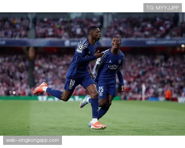 巴黎圣日耳曼公布对阵里尔大名单,姆巴佩、登贝莱领衔 巴黎圣日耳曼公布对阵里尔大名单,姆巴佩、登贝莱领衔