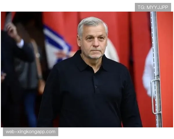 雷恩主帅热内西奥与俱乐部续约两年,粉碎离队传言 雷恩主帅热内西奥与俱乐部续约两年,粉碎离队传言